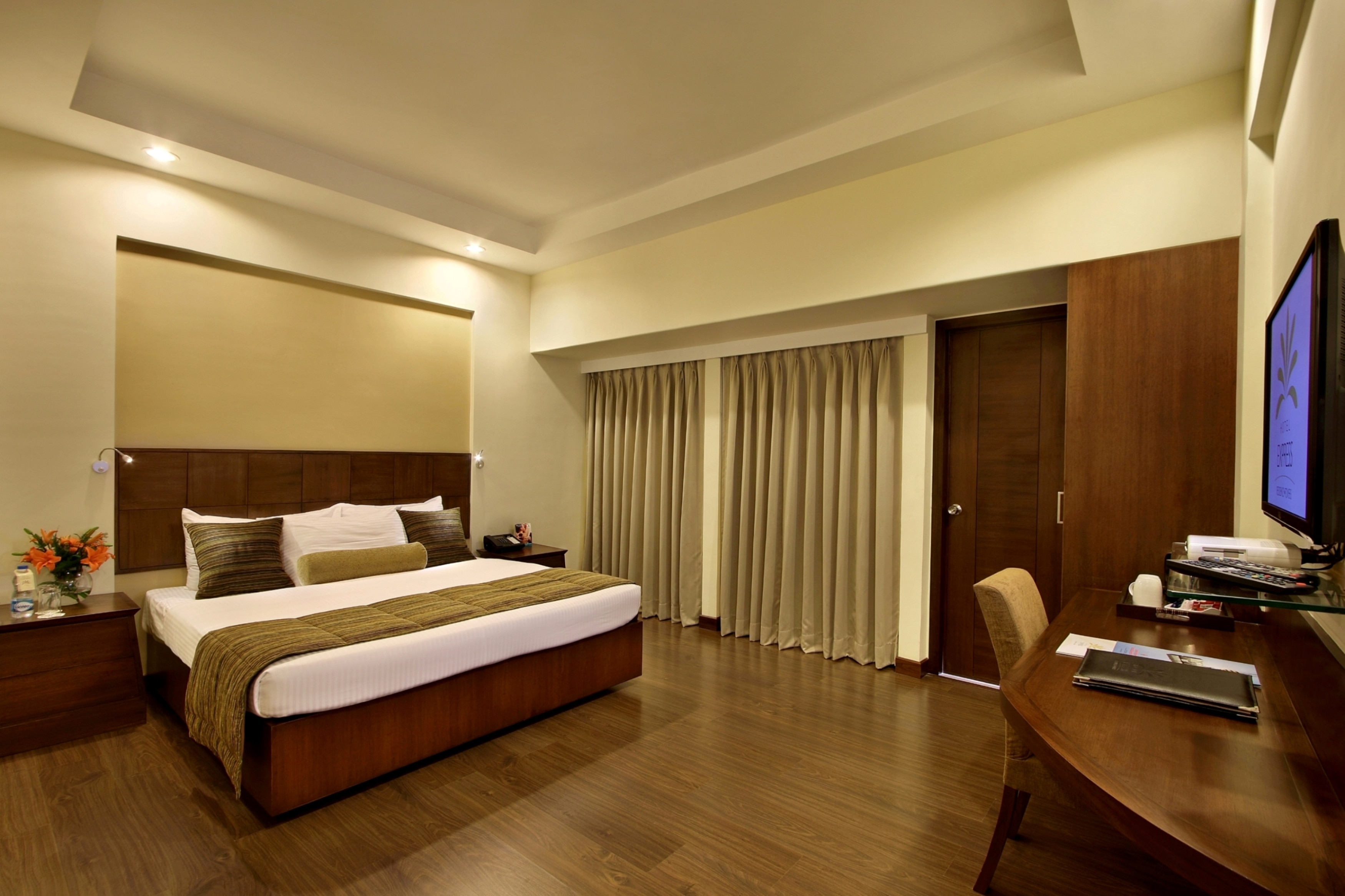 Hotel Express Towers Vadodara Hotel Price Address Reviews - 