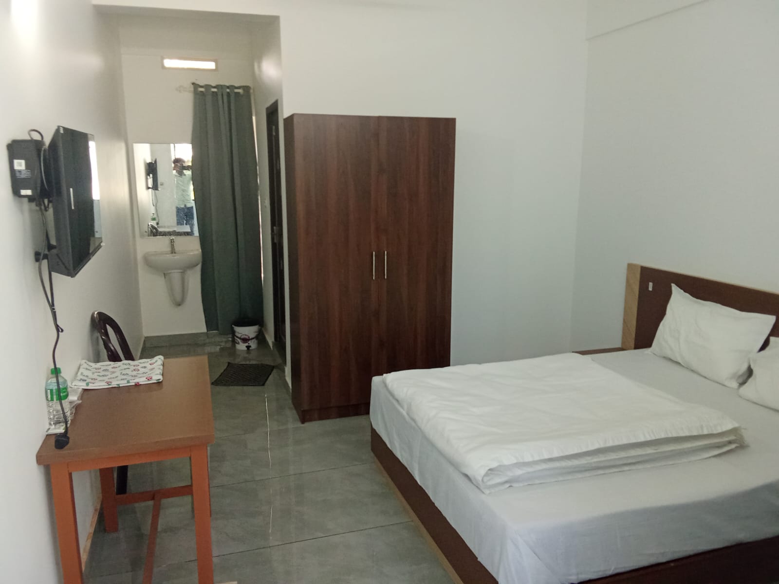 Jayalakshmi Rooms - Tap to explore photos