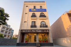 FabHotel Shree Priyasharnam - 500 m from prem mandir, Vrindavan