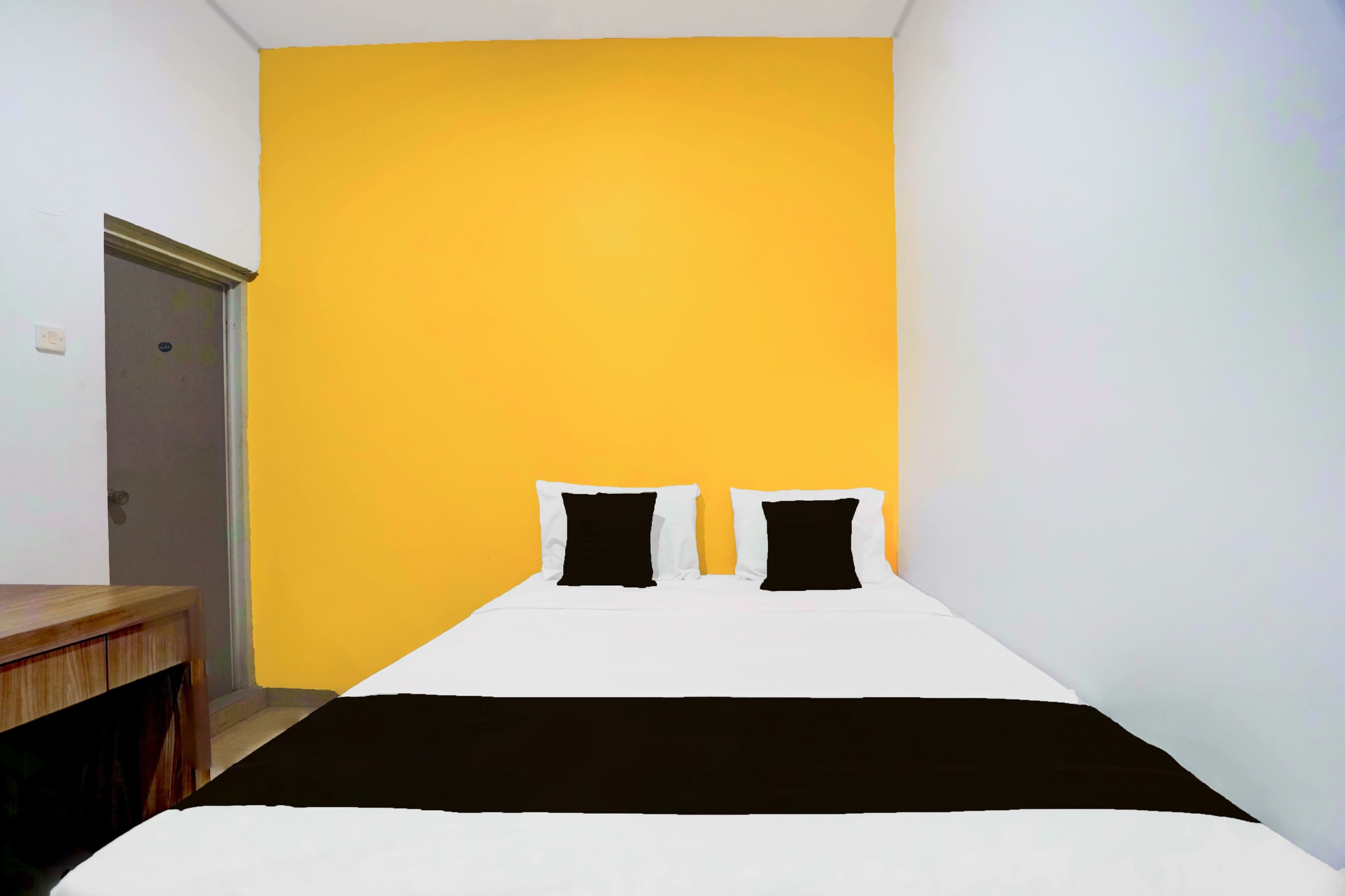 Hotel O Siwalankerto Near City Of Tomorrow Mall Formerly Padang Pasir C-12 Residence - Tap to explore photos