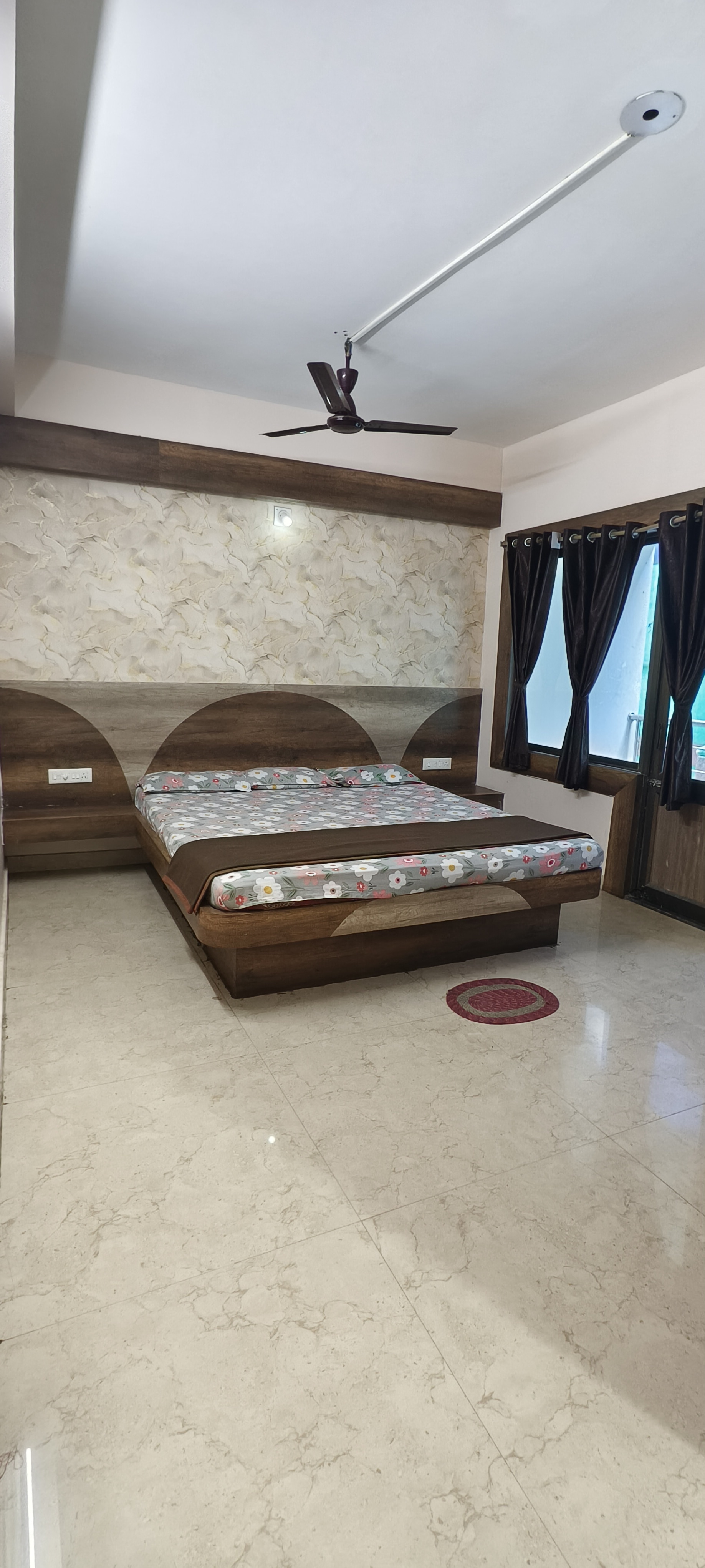 Sairaj Inn Puri - Tap to explore photos