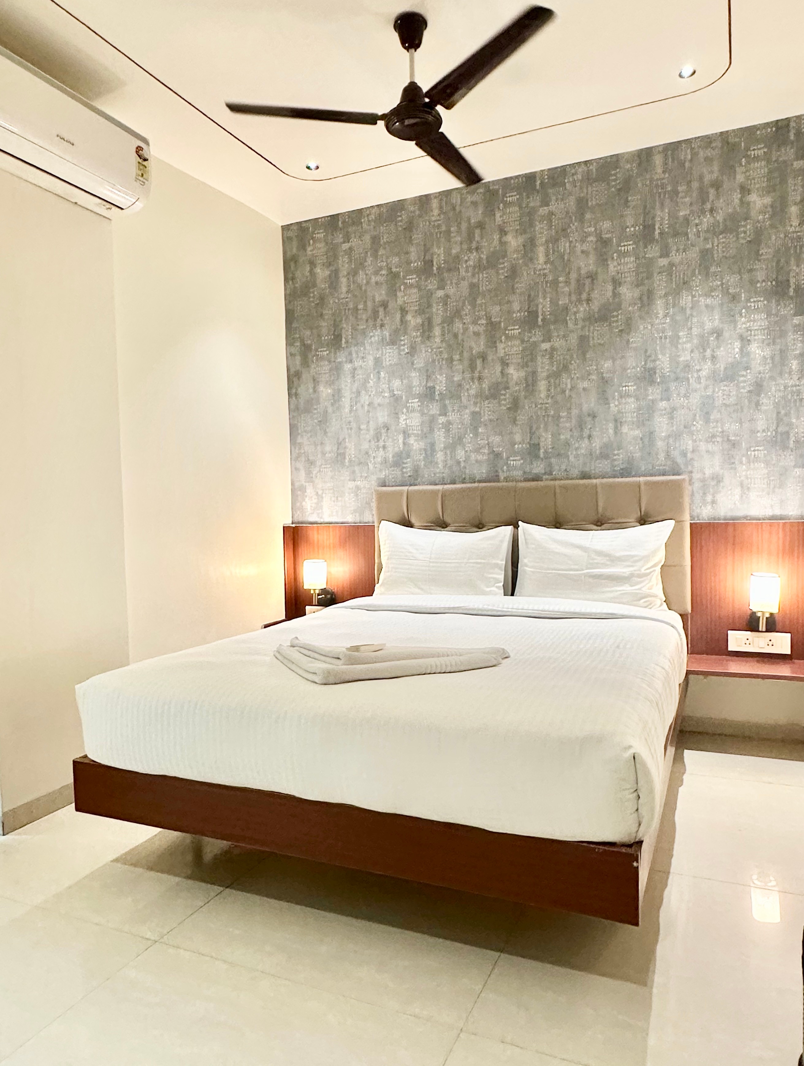 StayBird - Azure Suites, Business Hotel, Kharadi - Tap to explore photos