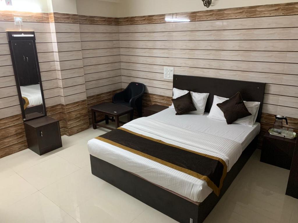 Yamuna Vihar Tourist Home - Tap to explore photos