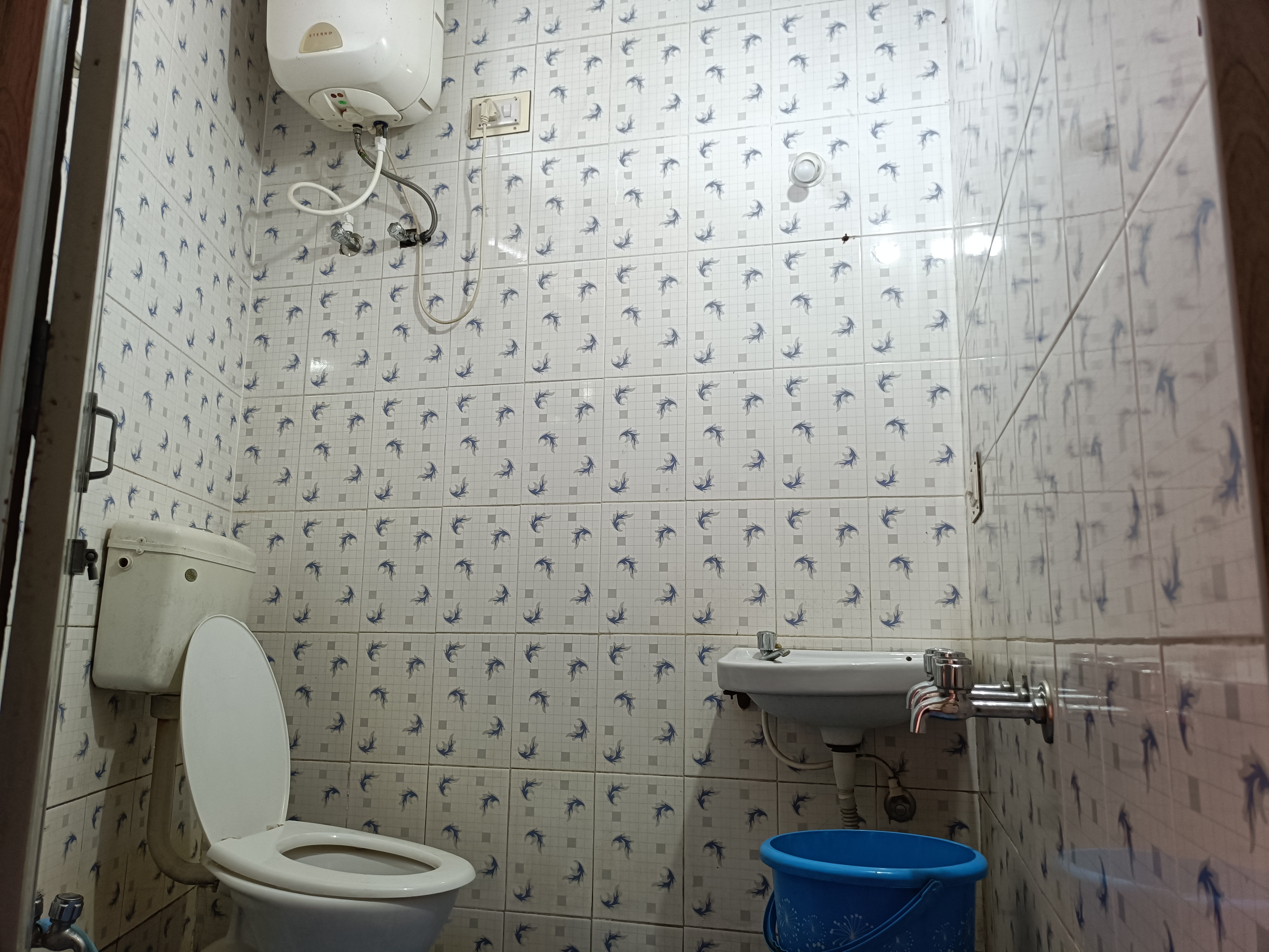 HRS Budget Rooms - Tap to explore photos
