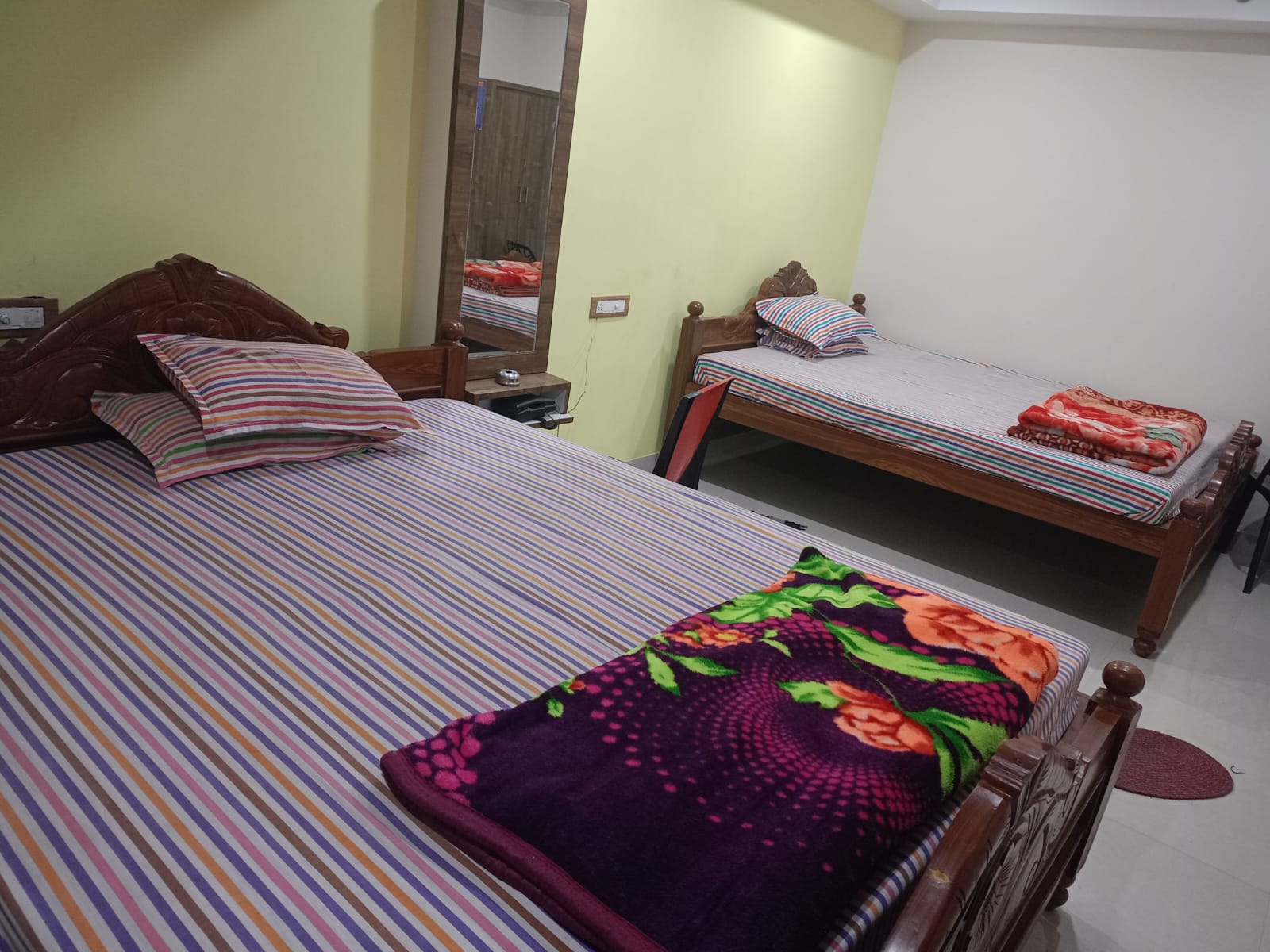 HOTEL GANGA ARATI - Tap to explore photos