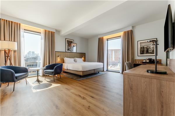 Radisson Hotel Manchester City Centre, A Verified Net Zero Hotel - Tap to explore photos