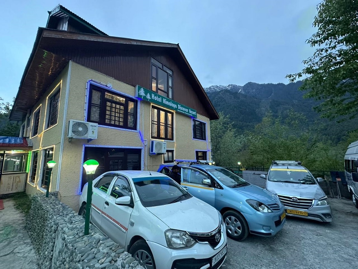 Hotel Himalayan Discover Resort - Tap to explore photos