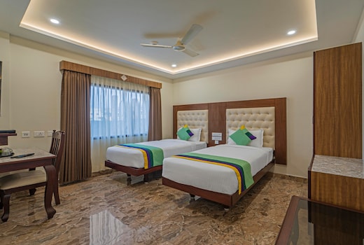 Treebo Aaravi Residency, 800 Mtrs From Promenade Beach