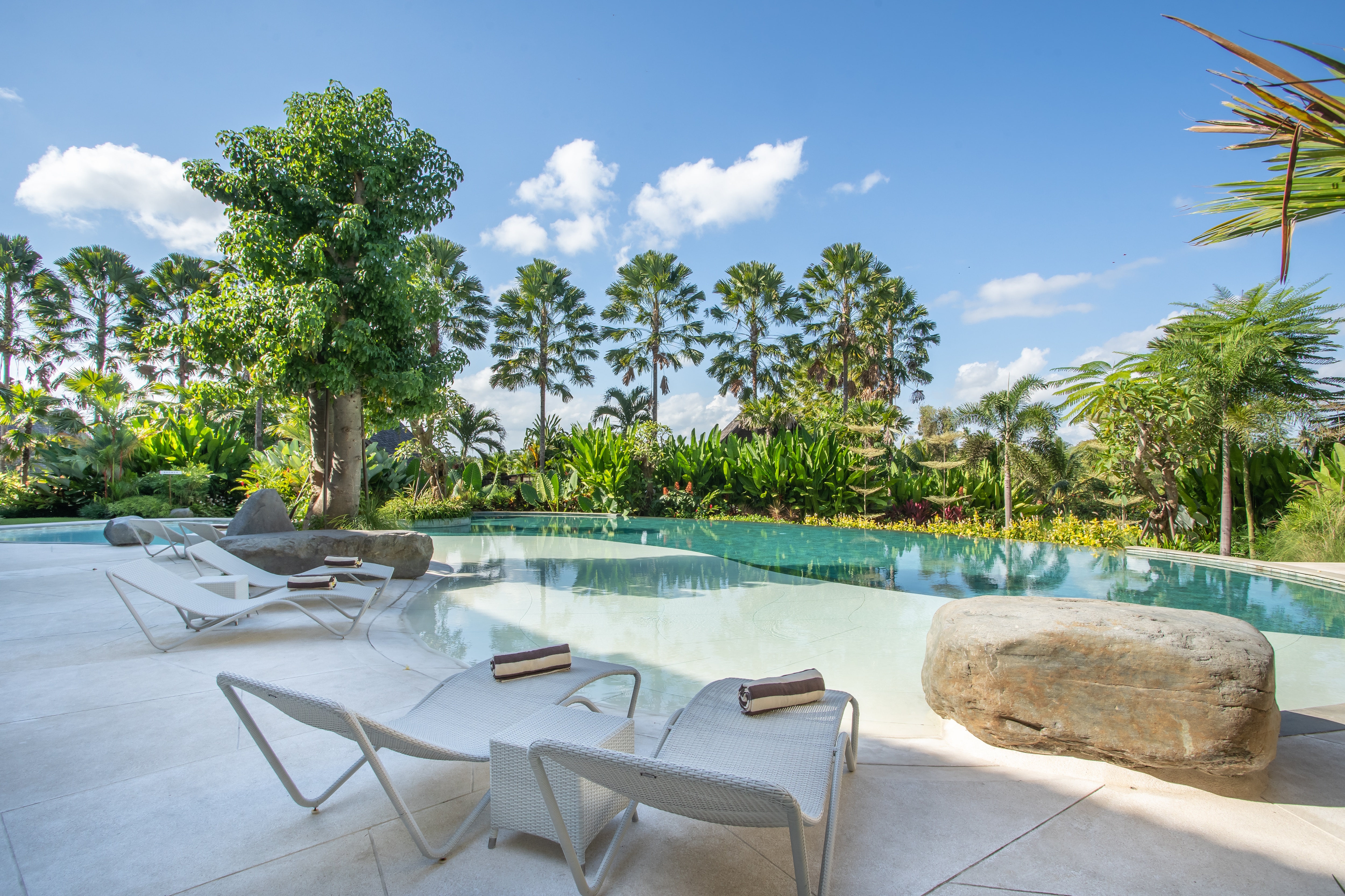 Sanctoo Suites and Villas - Tap to explore photos