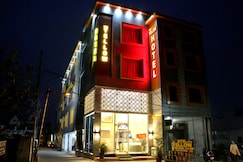 Hotel The Yellow Near PEC, PGI, PU Chandigarh, Chandigarh