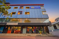 FabHotel Sca - Gandhipuram, Mannarkad