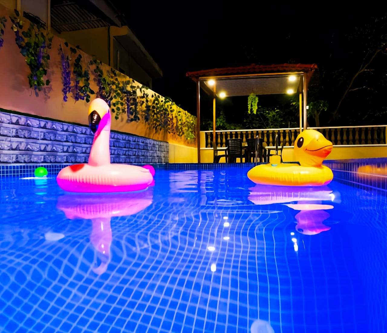 Queens casa 6BHK BUNGLOW - Tap to explore photos
