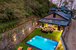 StayVista at Paris Villa W/ Outdoor Pool, Solan