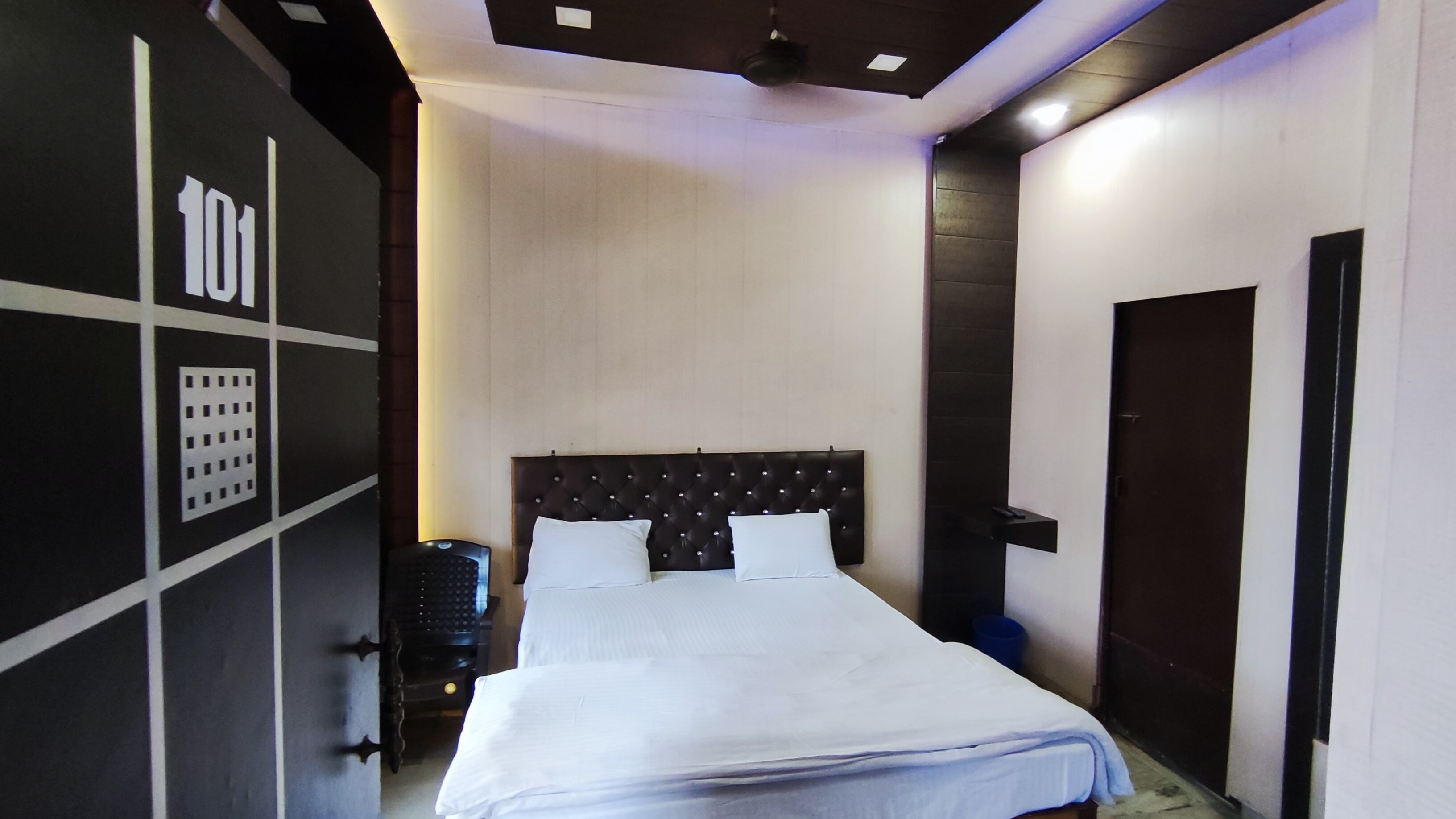 Neelam guest house, Bareilly - Tap to explore photos
