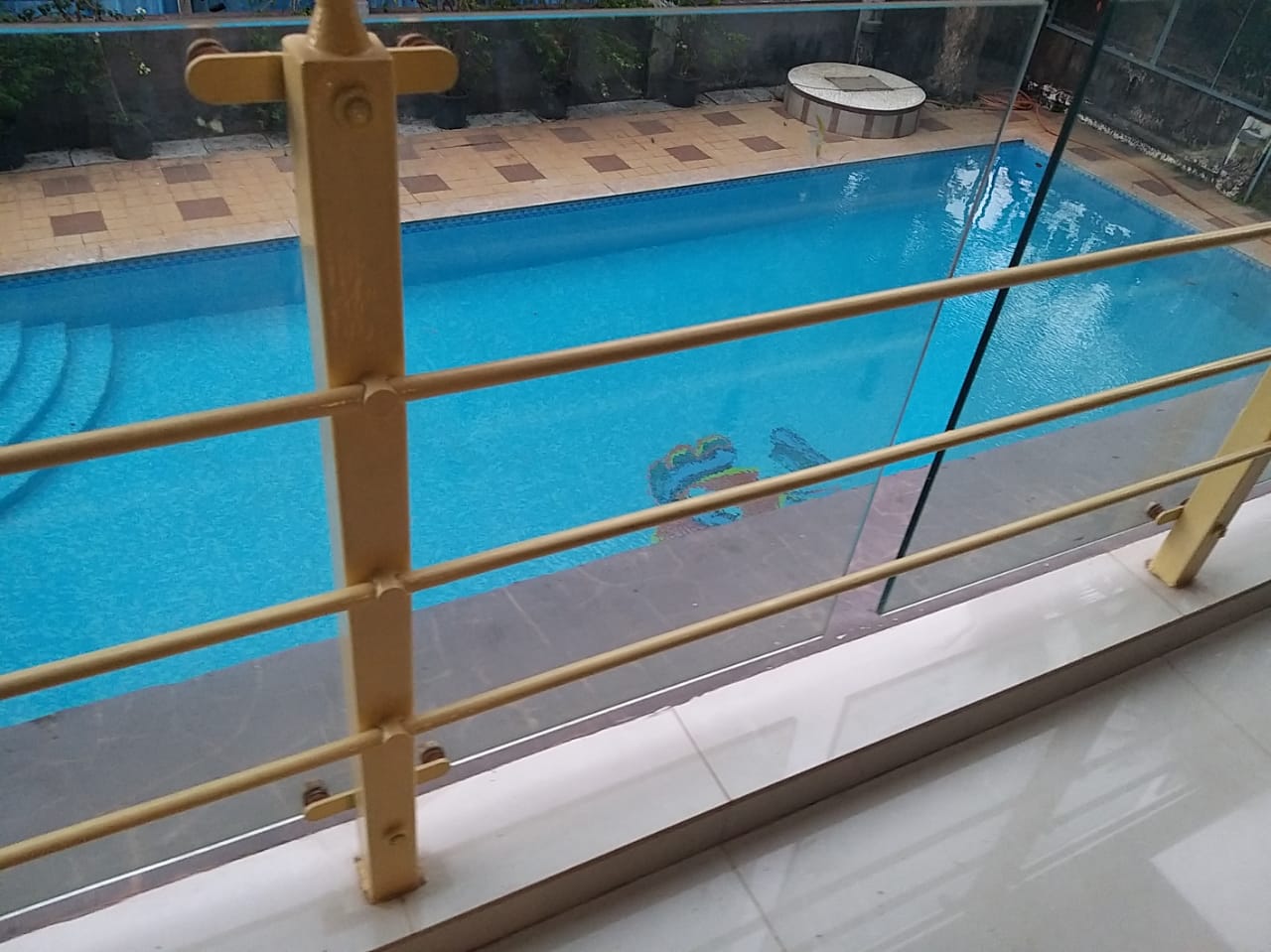 Spacious 2 BHK Apartment with Pool in Candolim - Tap to explore photos