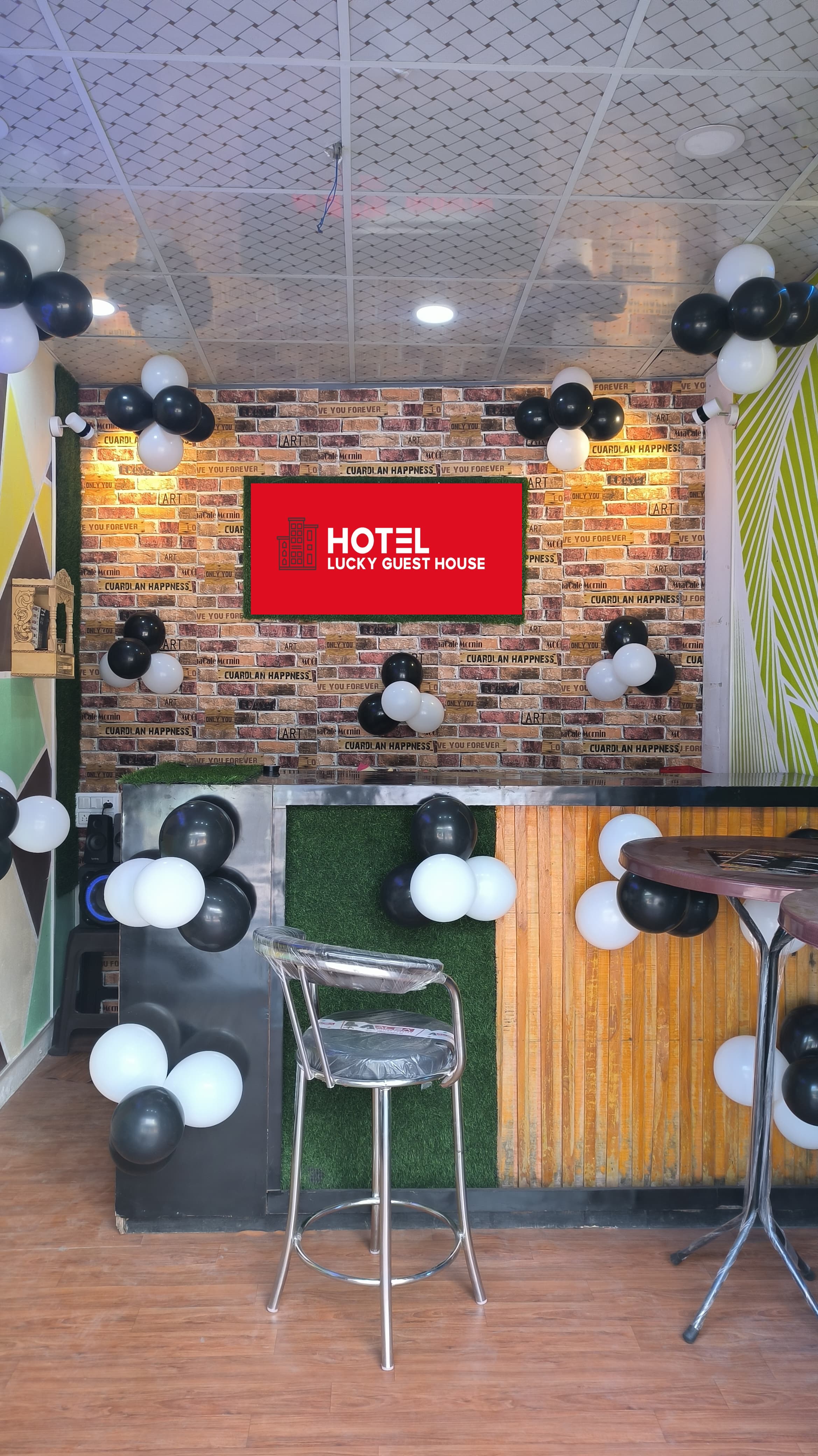 Hotel Lucky Guest House - Tap to explore photos