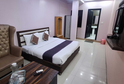 Townhouse Jhilmil Metro Station Formerly Legacy Residency