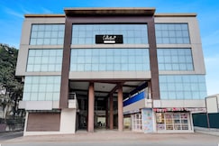 Collection O Rajpipla Bus Terminal Formerly Rajniwas, Rajpipla