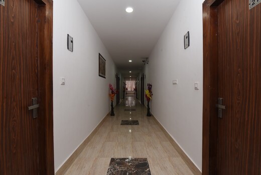 Hotel O Noida Suites
