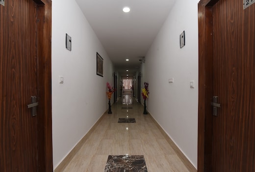 Hotel O Noida Suites