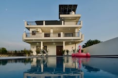 CasaBianca Private Luxury Oasis with Pool Lawn, Gurgaon