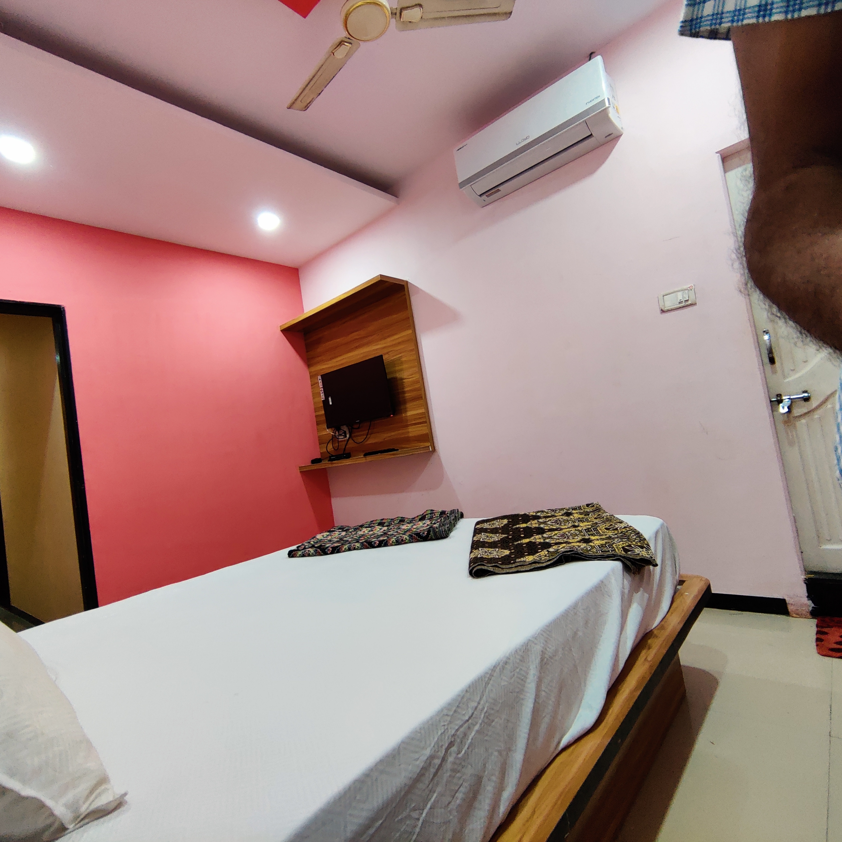 Hotel Medanta Inn - Tap to explore photos