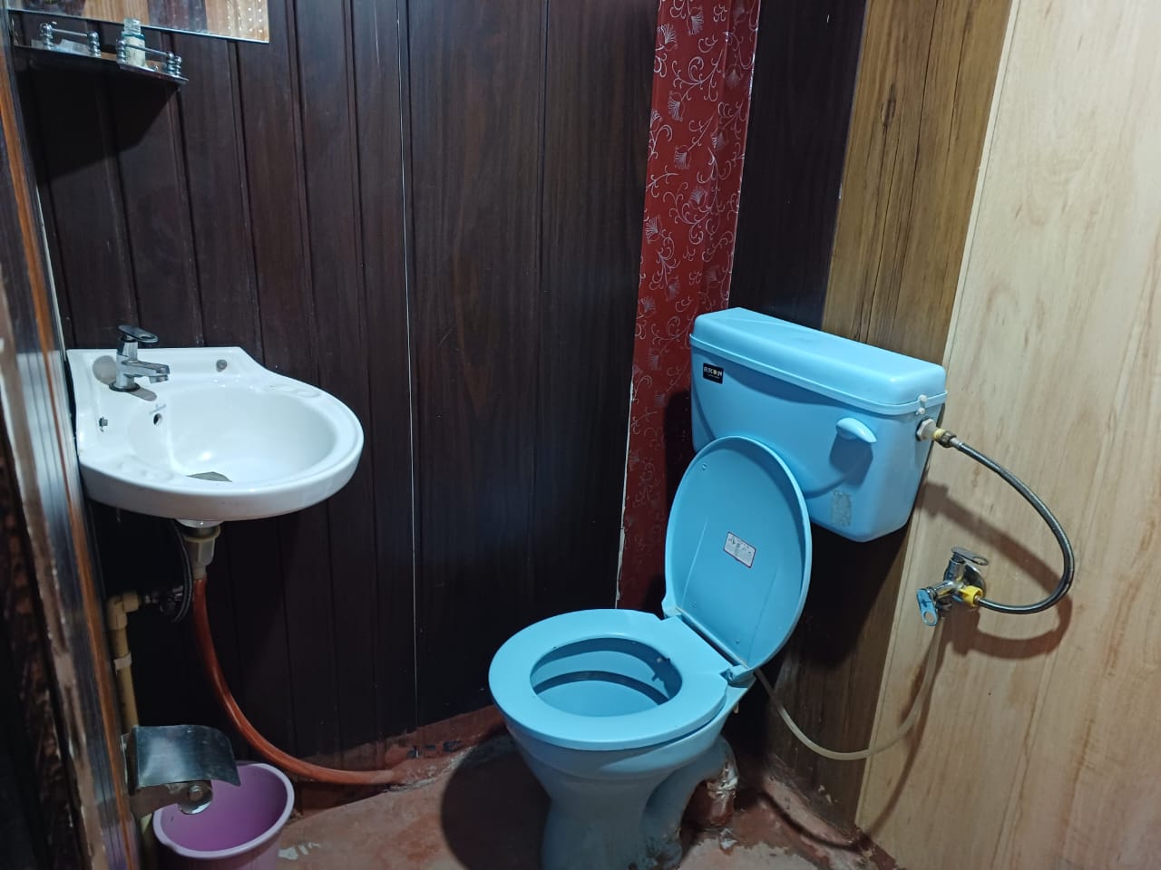 Monal Nest Entire 3 Room Cottage - Tap to explore photos