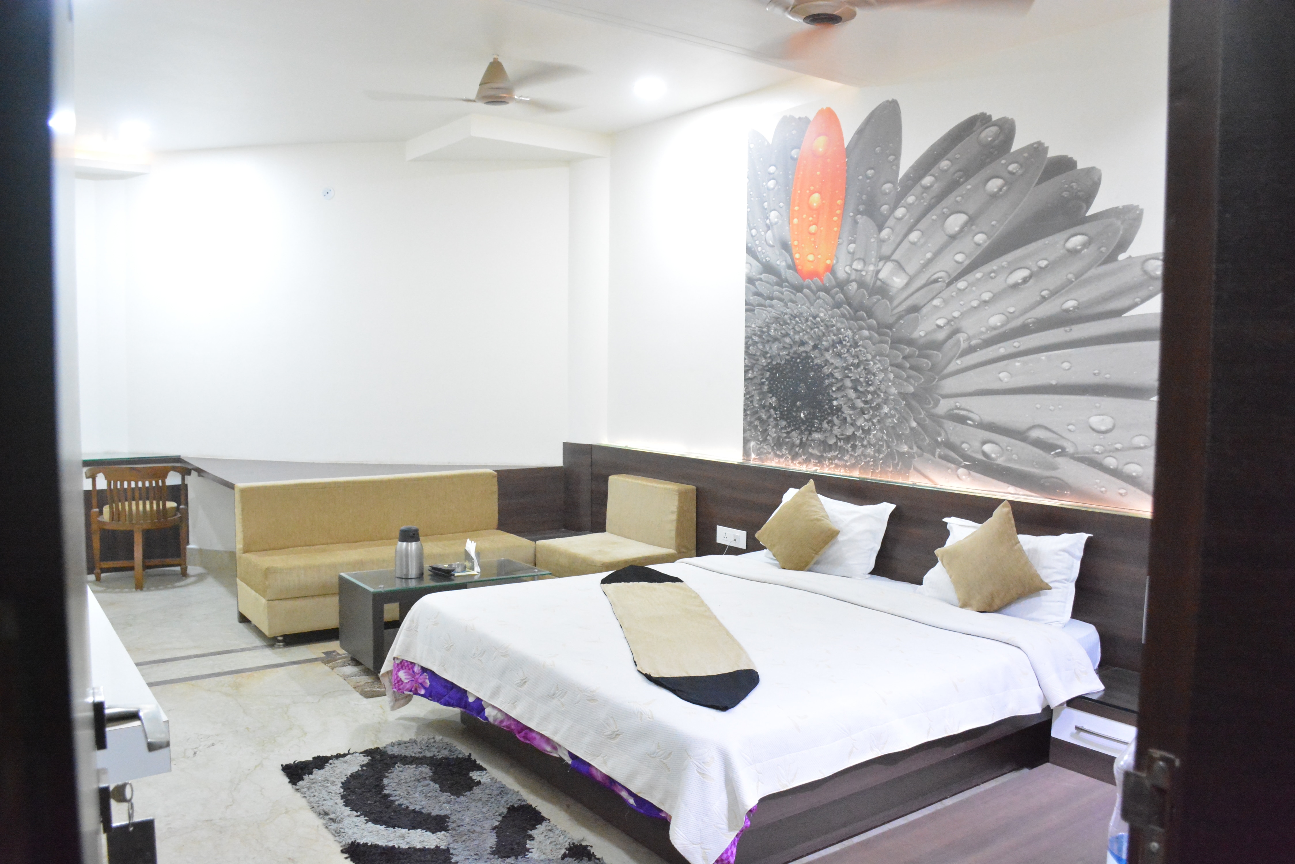 Hotel Ram Saroj Palace - Tap to explore photos