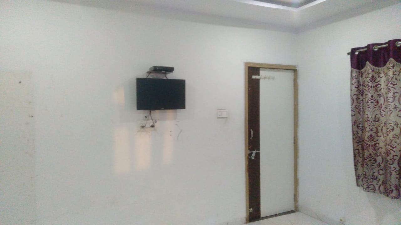 Shri Ambika Guest House - Tap to explore photos