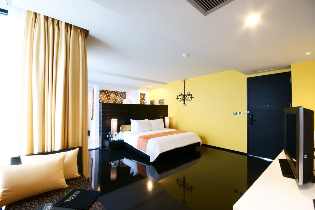 Tsix5 Hotel Pattaya - Tap to explore photos