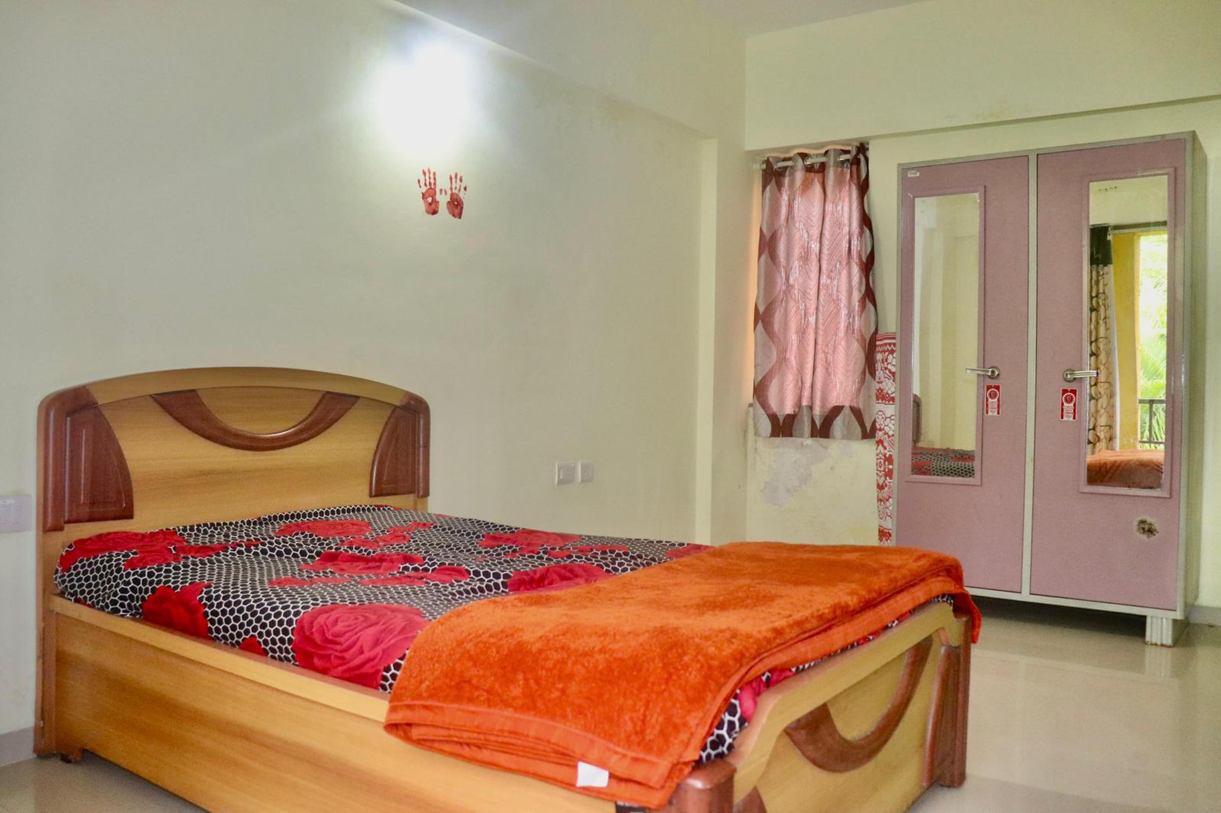 Serene Lakeside Homestay Lavasa - Tap to explore photos