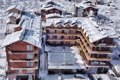 Snow Peak Retreat & Cottages (Centrally Heated- Hill View), Manali