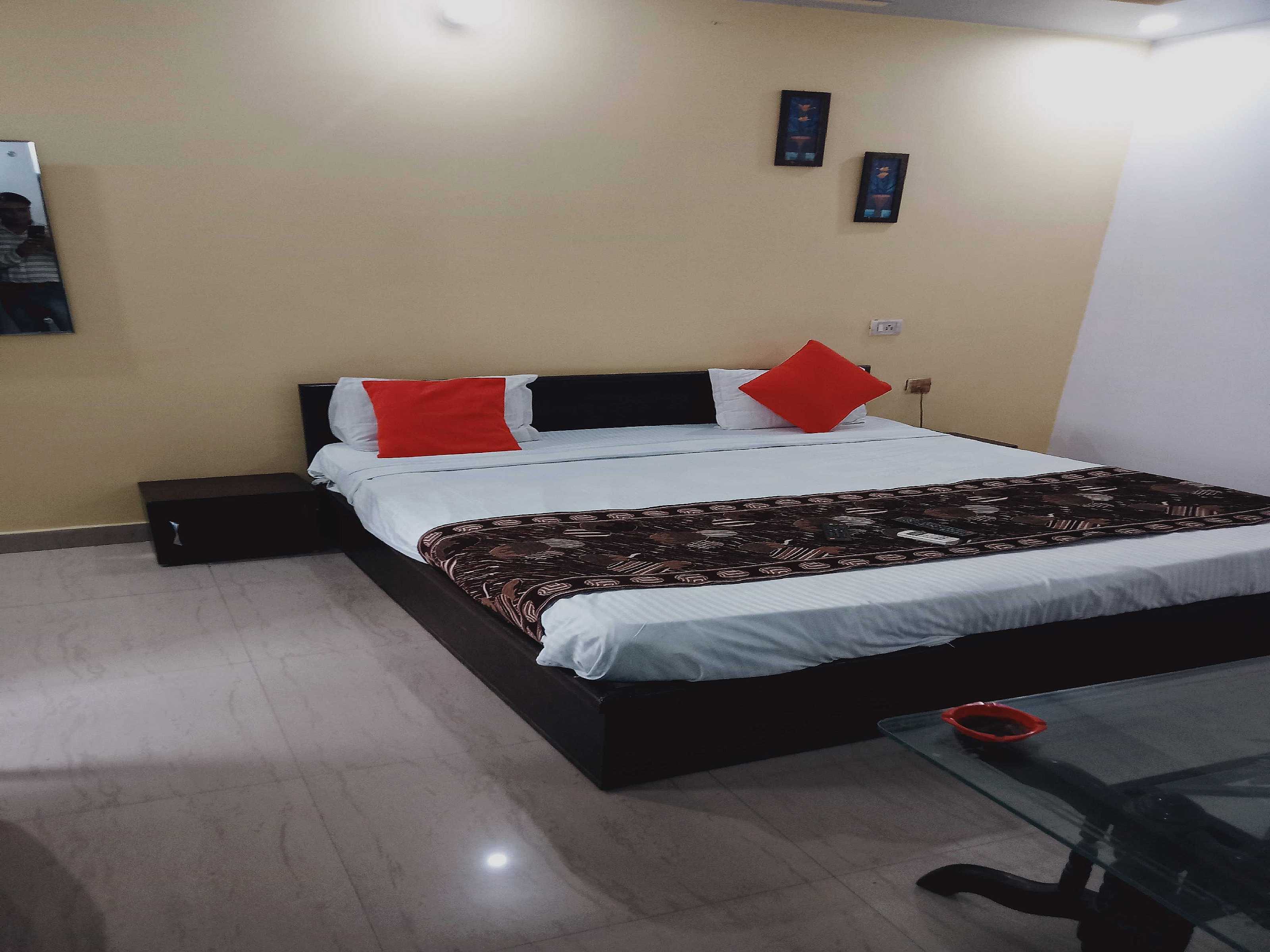 Hotel O Relax Home Stay - Tap to explore photos