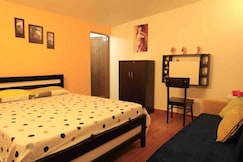 Ulubari Homestay | Rooms with Pvt Kitchen | 7 min walk form Indira IVF, Guwahati