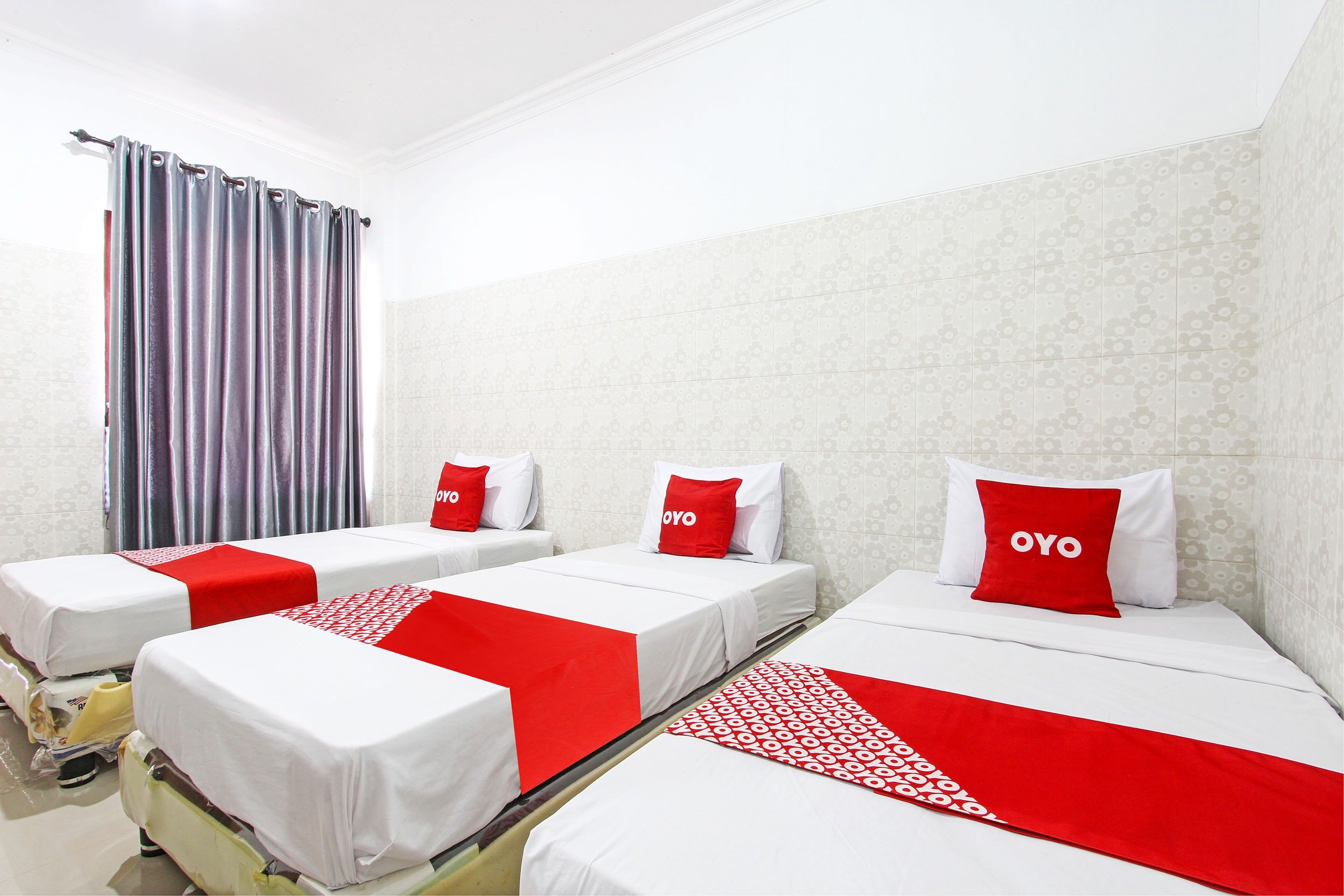 OYO 93011 Hotel Griya Lestari Pati 2 - Tap to explore photos