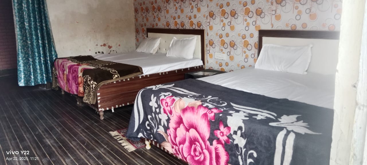 Hotel Somnath ashram - Tap to explore photos