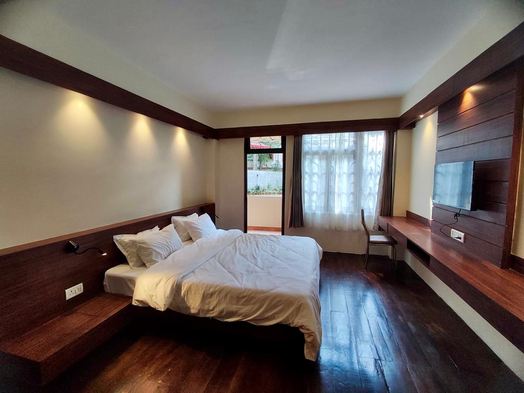 Madhuban Service Apartment - Tap to explore photos