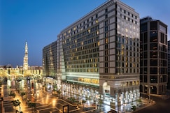 Madinah Hilton,  أولا