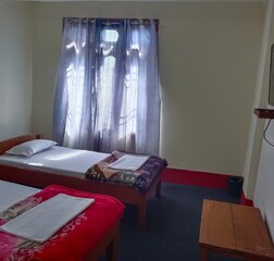 DELUXE DOUBLE ROOM WITH ATTACHED BATHROOM