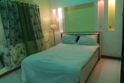 White house, Mandsaur