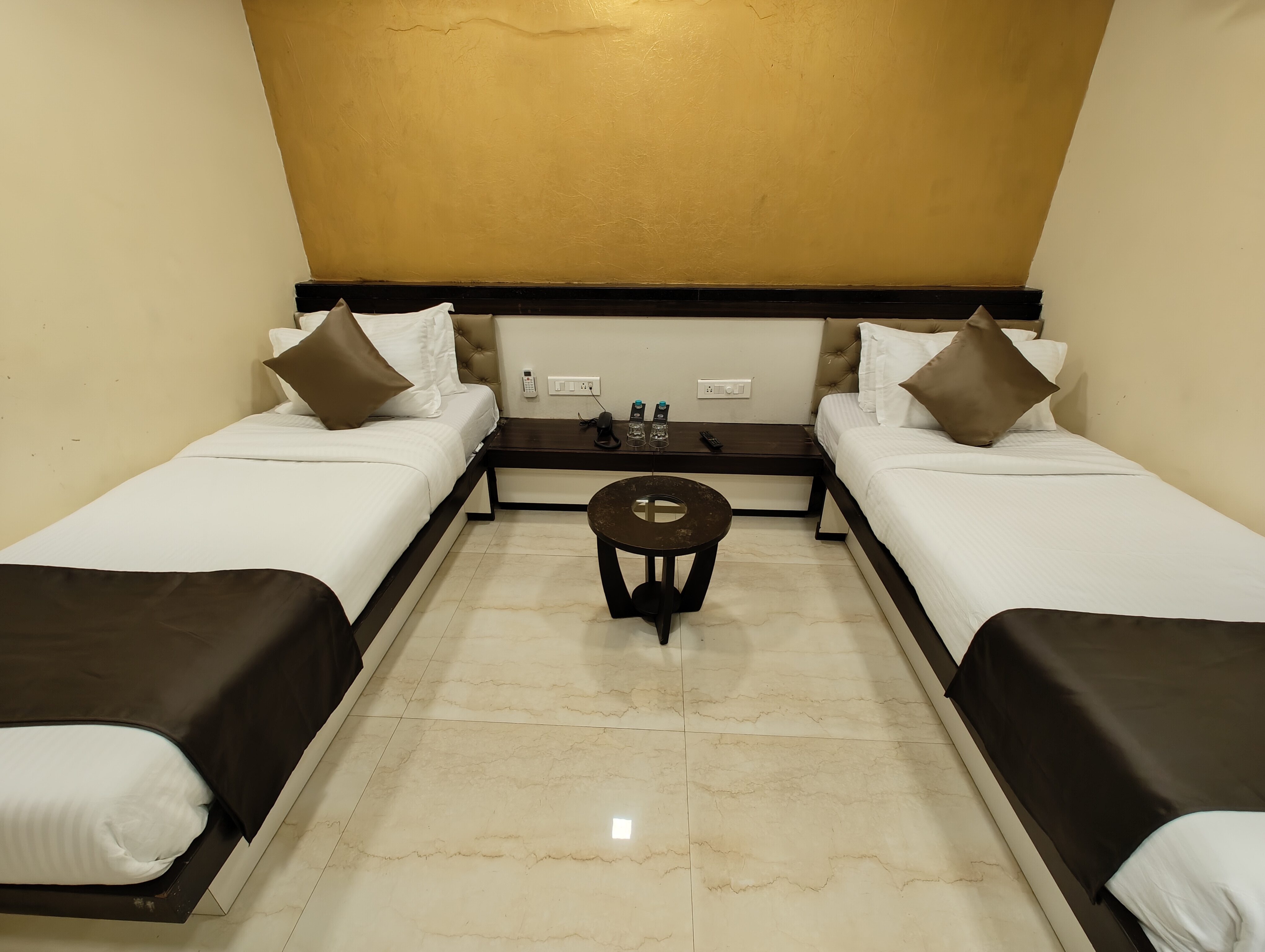 The Majlis Hotel Colaba Mumbai 4