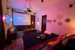 Screens and Dreams-Luxurious Studio Apartment, Noida