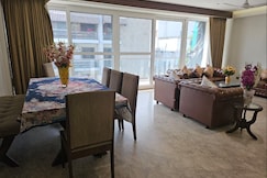 Luxurious 4Bed Room Def Col Cook Breakfast Parking, Delhi