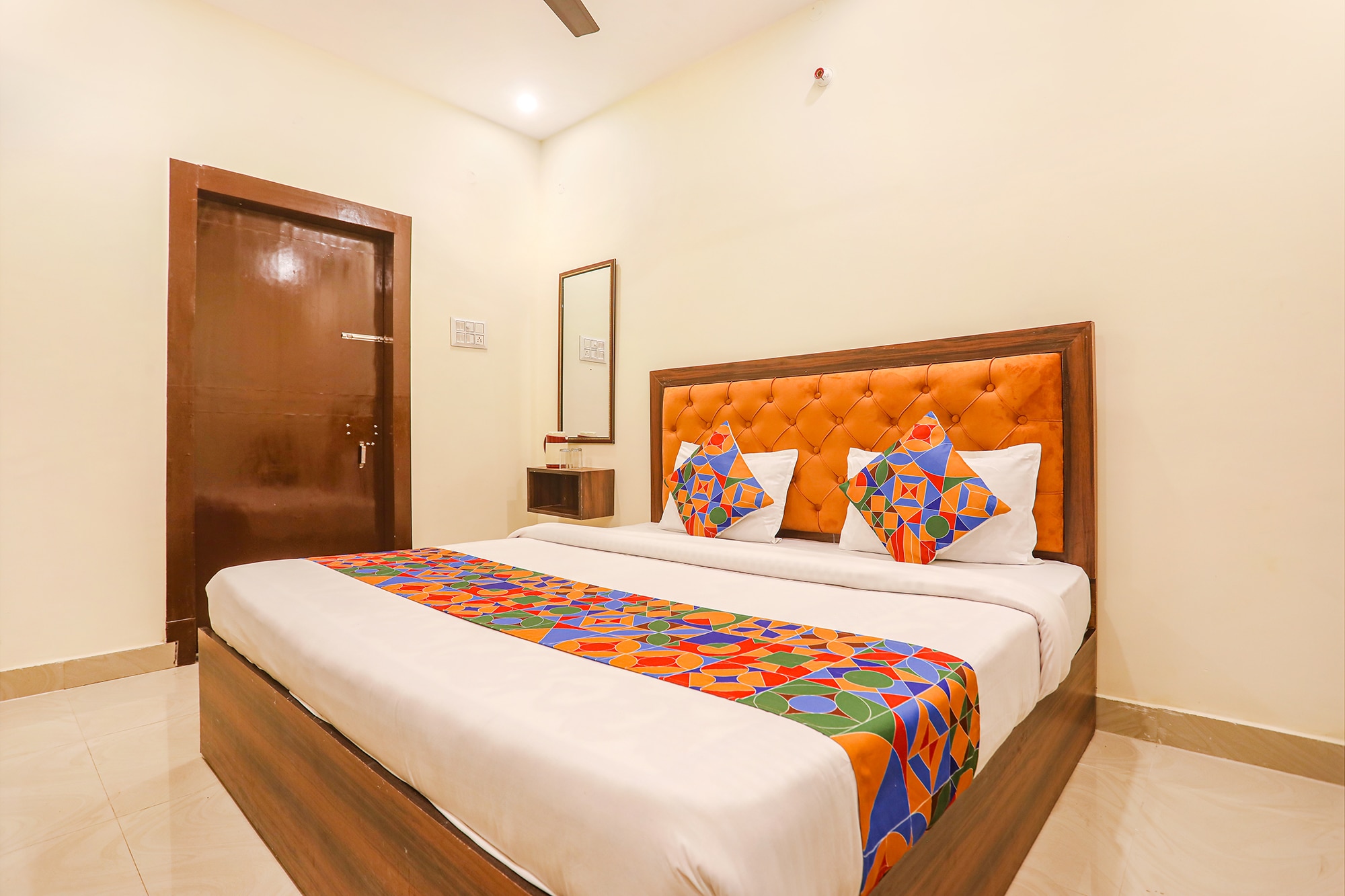 FabHotel Standard Inn - Nr. Prayagraj Railway Station - Tap to explore photos