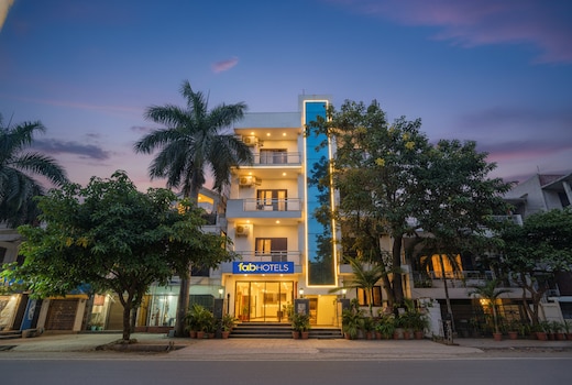 FabHotel Comfirt Inn