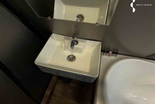 Privy Stays- Rooftop Cabin