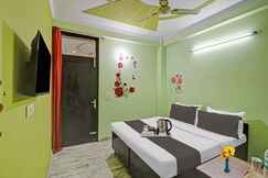 Hotel O Premium Room, Delhi