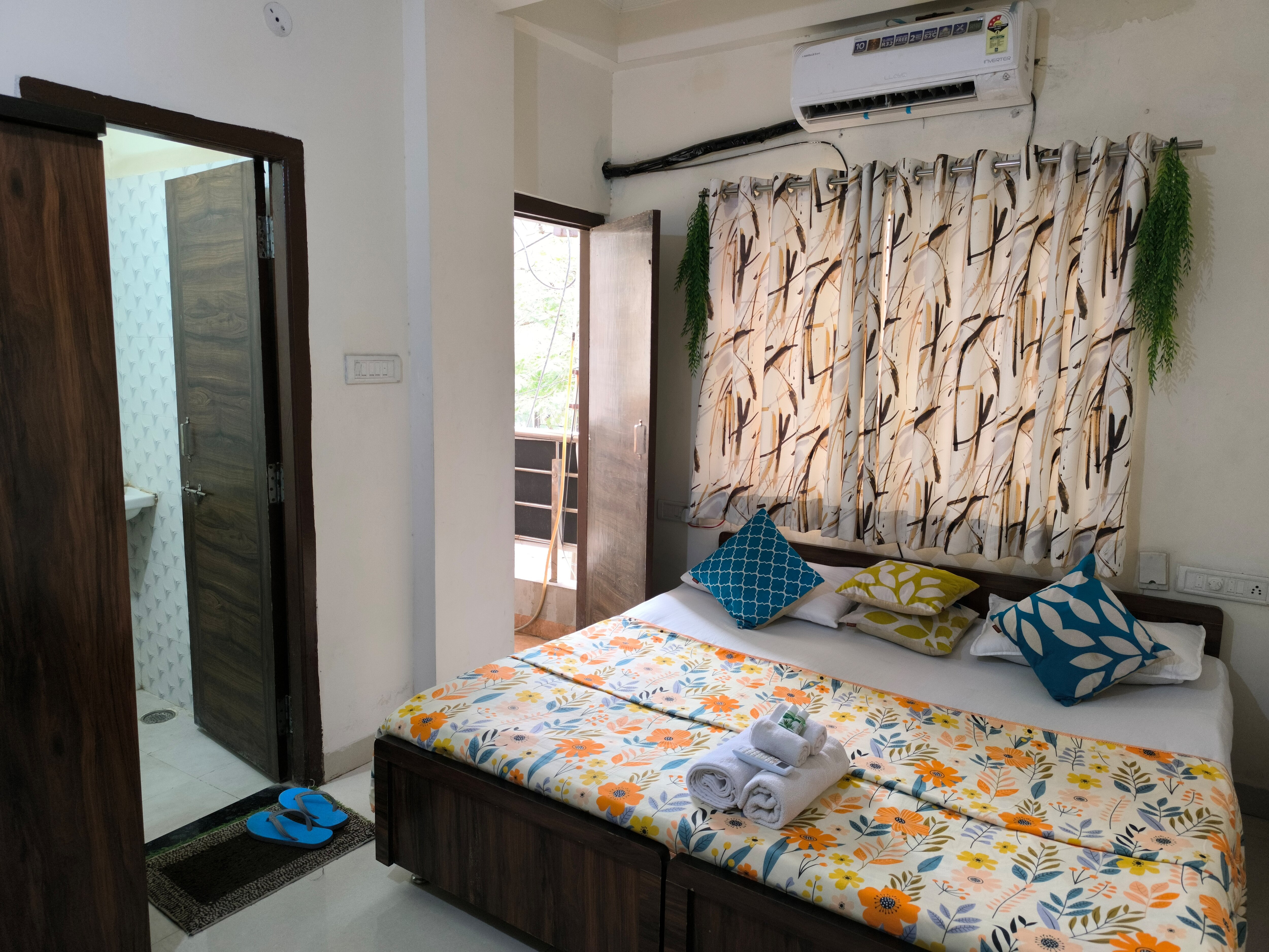 Orraica 303 Cosy Flat with Wifi in Mahalaxmi Nagar - Tap to explore photos
