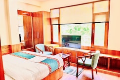 Vesper Woods, Manali