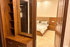 Amur Stay 6: 9 Bedroom Aerocity Villa near Airport, Mohali